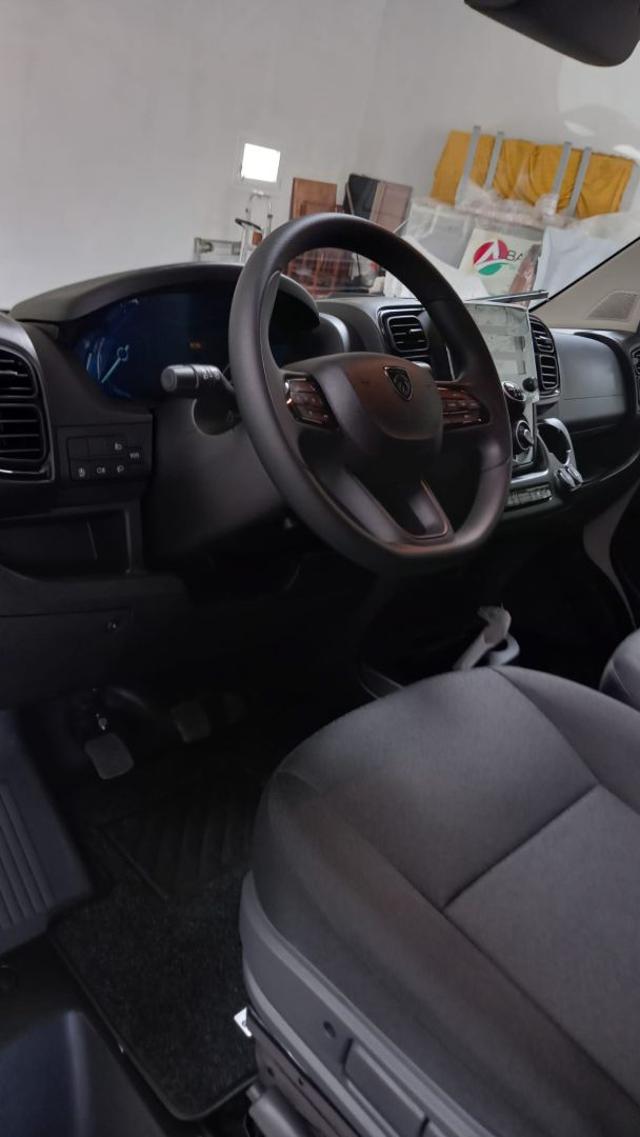 PEUGEOT Boxer usata, con Climatizzatore