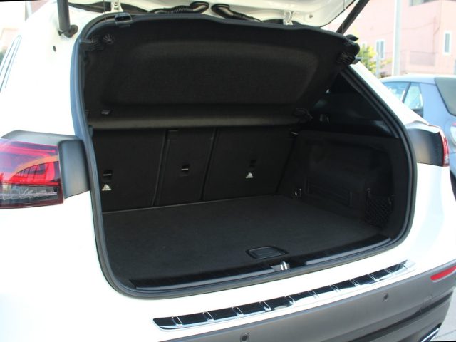 MERCEDES-BENZ GLA 200 usata, con Hill holder