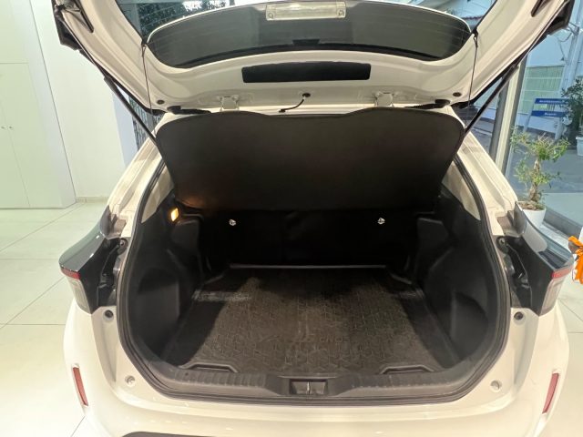 TOYOTA Yaris Cross usata, con Controllo automatico clima