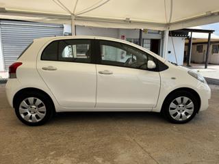 TOYOTA Yaris usata, con Autoradio