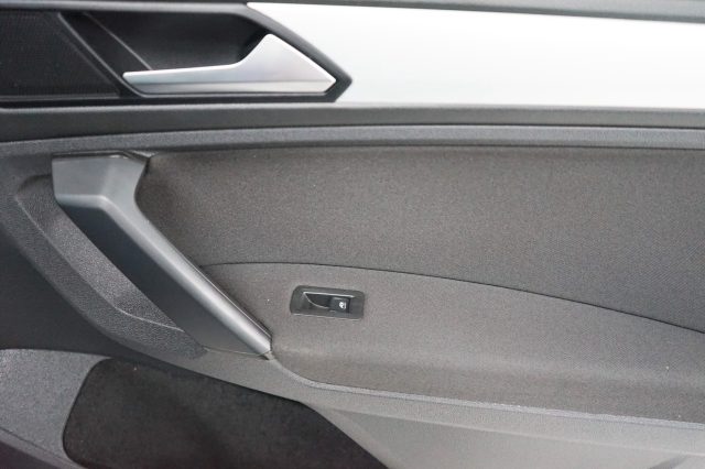 VOLKSWAGEN Tiguan usata, con Climatizzatore automatico, 2 zone