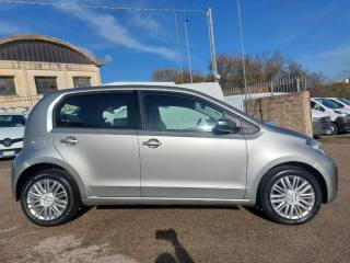 VOLKSWAGEN up! usata, con Autoradio