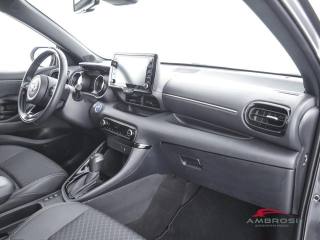 TOYOTA Yaris usata 11