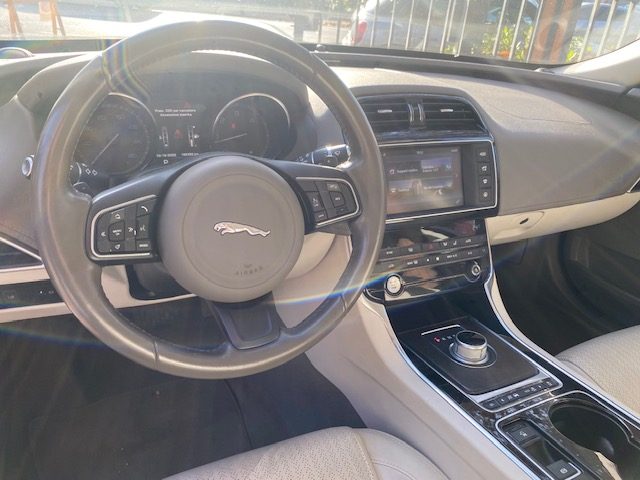 JAGUAR XE usata, con Interni in pelle