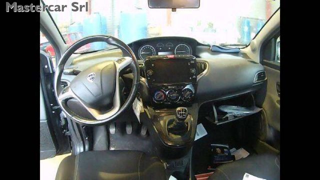 LANCIA Ypsilon usata, con Autoradio