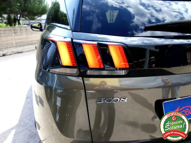 PEUGEOT 3008 usata, con Luci diurne