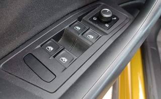 VOLKSWAGEN T-Roc usata, con Autoradio digitale