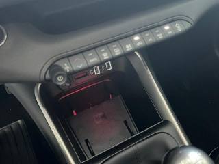 JEEP Avenger usata, con Autoradio digitale
