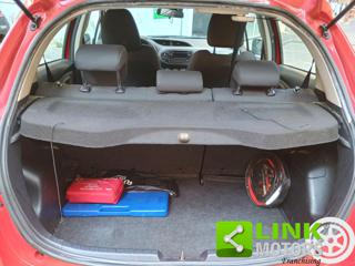 TOYOTA Yaris usata 33