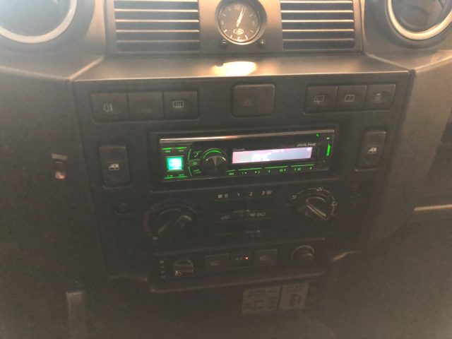 LAND ROVER Defender usata, con MP3