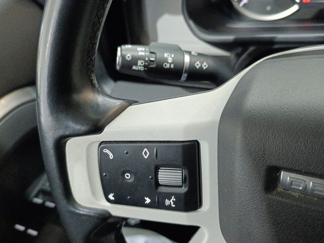 LAND ROVER Defender usata, con Autoradio digitale