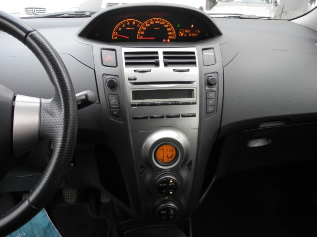 TOYOTA Yaris usata, con Volante multifunzione