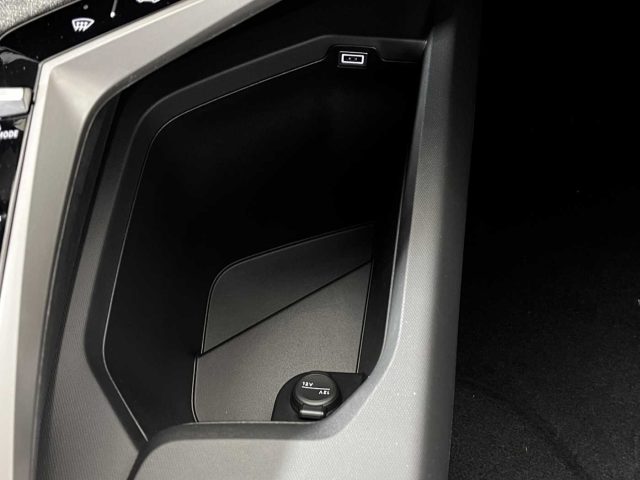 PEUGEOT 5008 usata 27