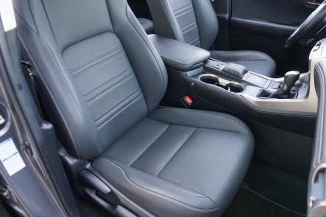LEXUS NX 300h usata, con Sedile posteriore sdoppiato