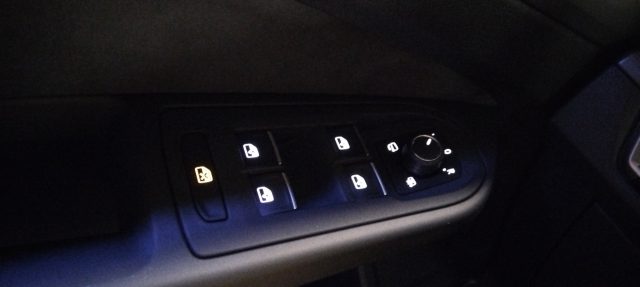 VOLKSWAGEN Golf usata, con Specchietti laterali elettrici