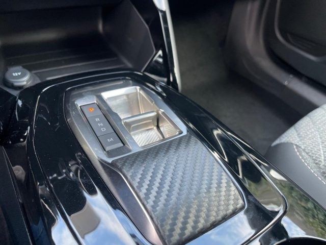 PEUGEOT 2008 usata, con Sensori di parcheggio posteriori