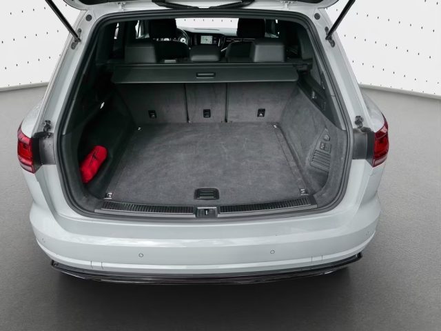 VOLKSWAGEN Touareg usata, con Park Distance Control