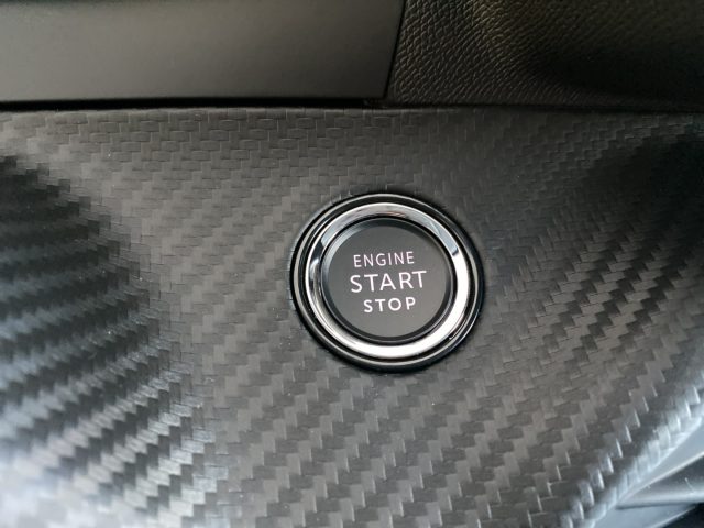 PEUGEOT 208 usata, con Sensori di parcheggio posteriori