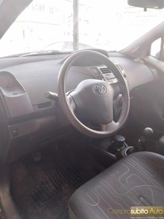 TOYOTA Yaris usata, con Servosterzo