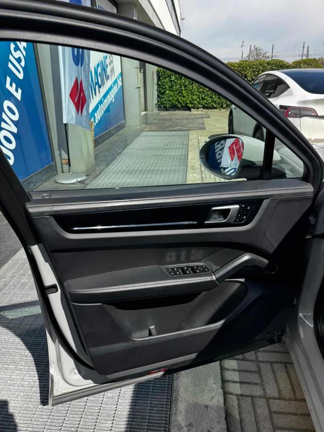 PORSCHE Cayenne usata, con Park Distance Control