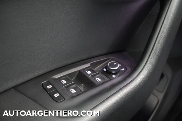 VOLKSWAGEN Touareg usata, con Portellone posteriore elettrico