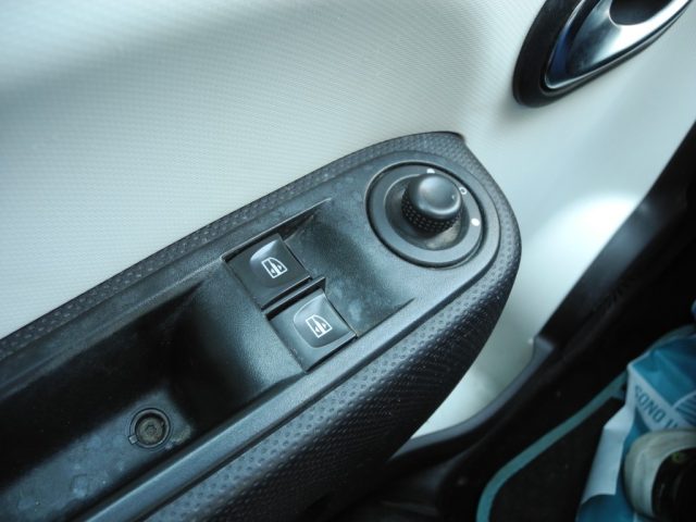 RENAULT Twingo usata 32
