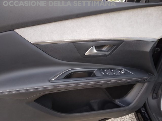 PEUGEOT 5008 usata, con Telecamera per parcheggio assistito