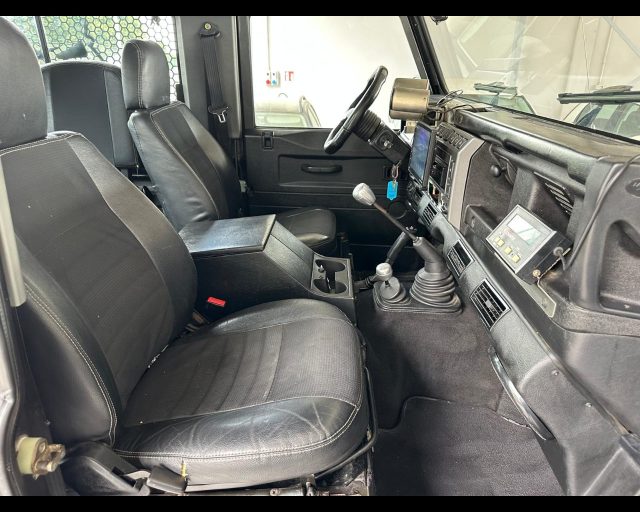LAND ROVER Defender usata 12