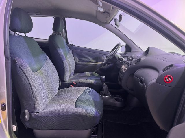 TOYOTA Yaris usata 13