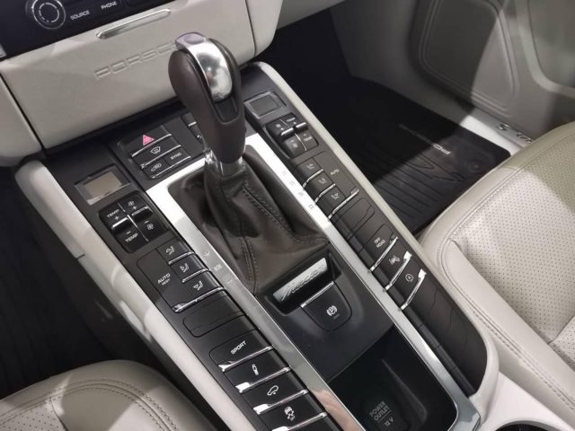 PORSCHE Macan usata, con Controllo trazione