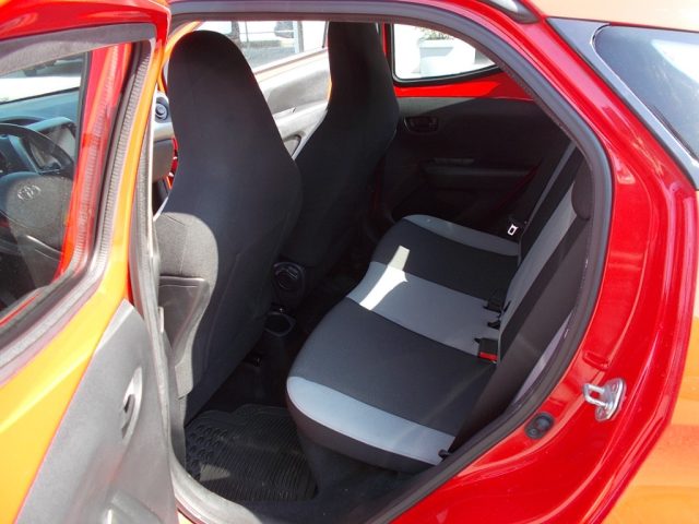 TOYOTA Aygo usata, con Controllo automatico clima