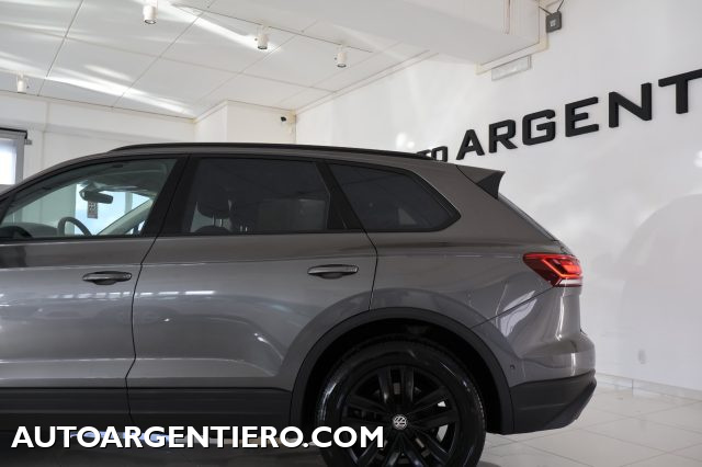 VOLKSWAGEN Touareg usata, con Isofix