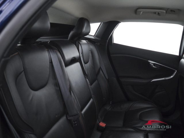 VOLVO V40 Cross Country usata 10