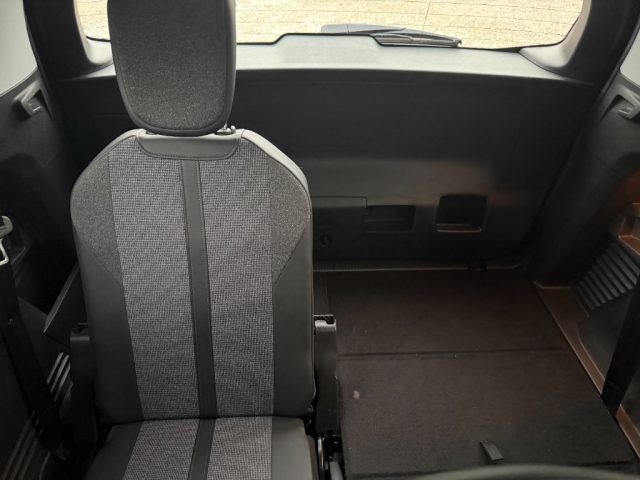 PEUGEOT 5008 usata, con Controllo elettronico della corsia