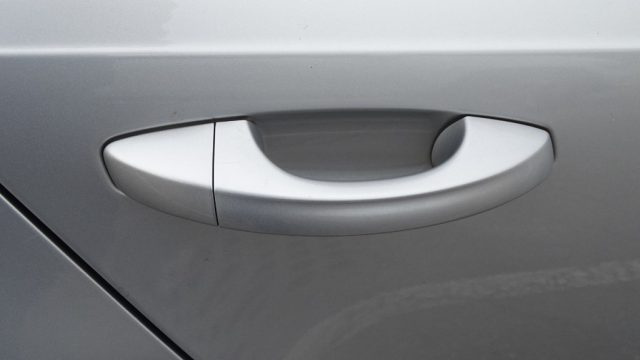 SKODA Octavia usata, con Specchietto retrovisore con funzione antiabbagliamento