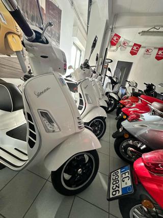 VESPA GTS 300 Super usata 14