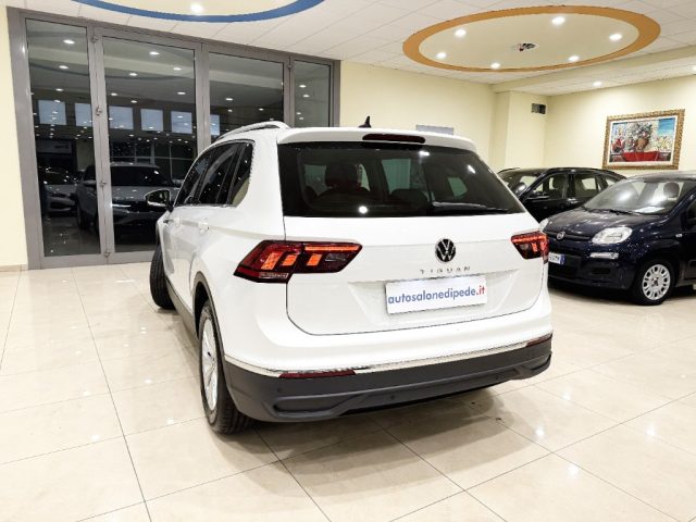 VOLKSWAGEN Tiguan usata, con Autoradio