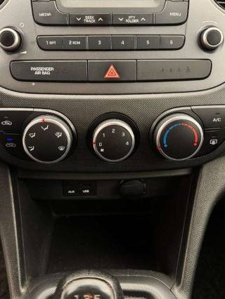 HYUNDAI i10 usata, con Specchietti laterali elettrici