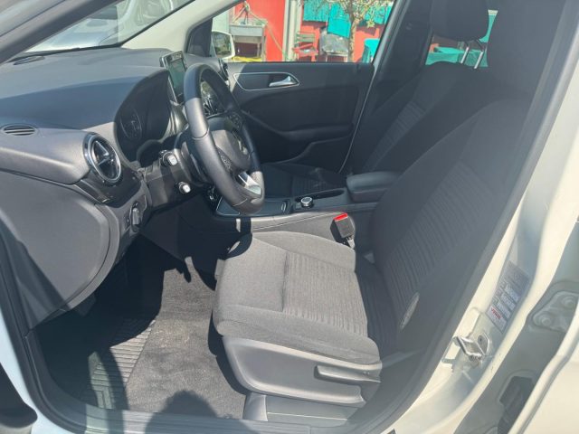 MERCEDES-BENZ B 180 usata, con Fari LED