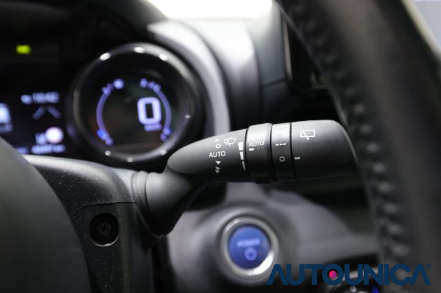 TOYOTA Yaris usata, con Autoradio digitale