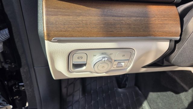 MERCEDES-BENZ GLE 300 usata, con Touch screen