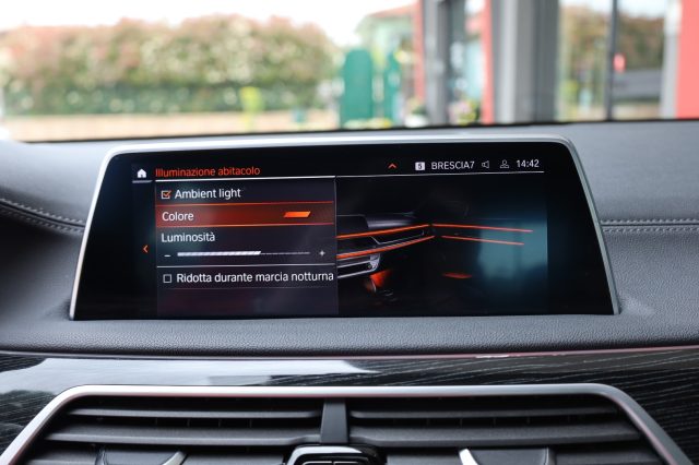 BMW 730 usata, con Specchietto retrovisore con funzione antiabbagliamento