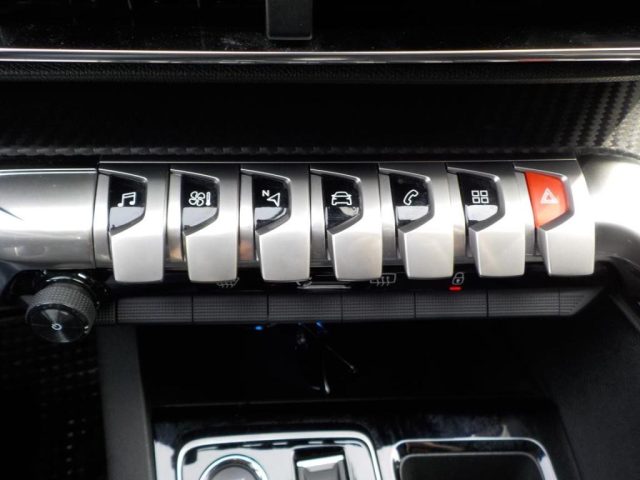 PEUGEOT 3008 usata, con Controllo elettronico della corsia