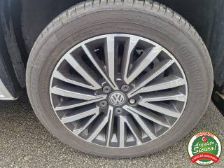 VOLKSWAGEN Caravelle usata, con USB