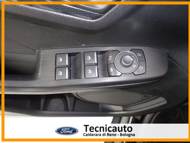FORD Kuga usata, con Fari LED