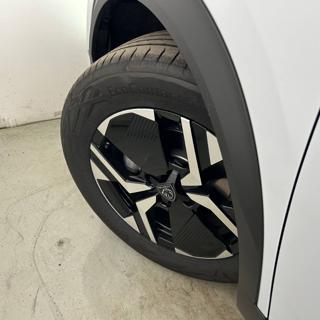 PEUGEOT 2008 usata, con Sensori di parcheggio anteriori