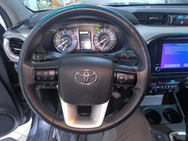 TOYOTA Hilux usata, con Autoradio digitale