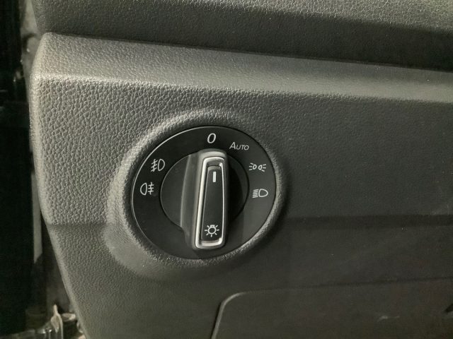 VOLKSWAGEN T-Roc usata, con Autoradio digitale