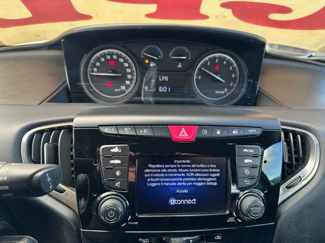 LANCIA Ypsilon usata, con USB