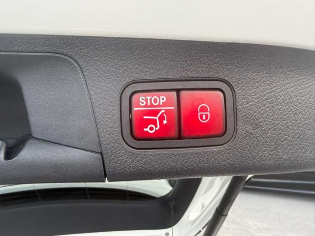 MERCEDES-BENZ GLA 200 usata, con Chiusura centralizzata